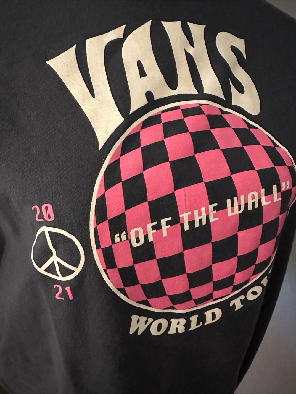 Vans Navy Off the Wall T‑Shirt with Pink Checkerboard Globe Graphic - Picture 2 of 3